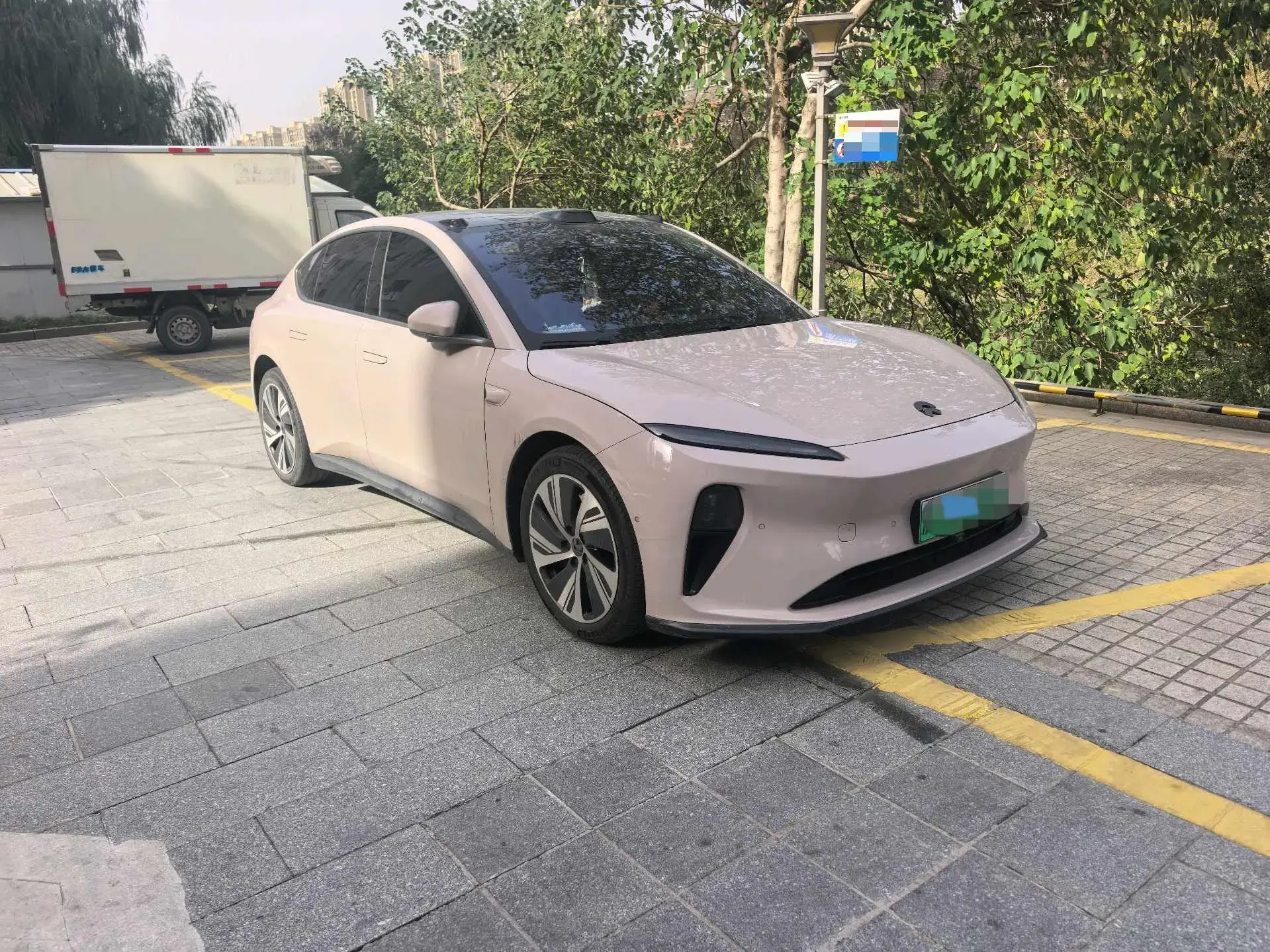 2022 NIO ET5 thumbnail 3