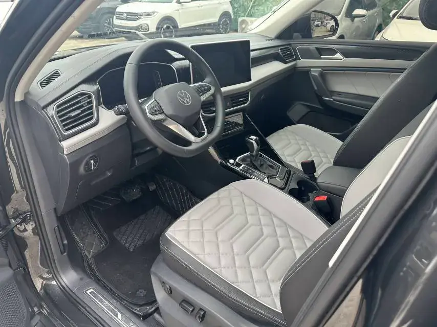 2023 VOLKSWAGEN TAYRON thumbnail 4