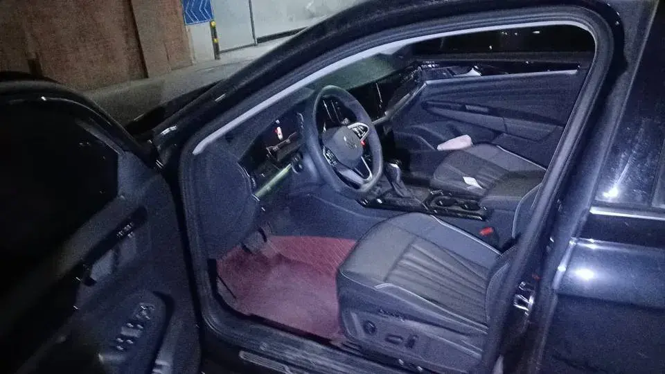 2024 VOLKSWAGEN PASSAT thumbnail 3