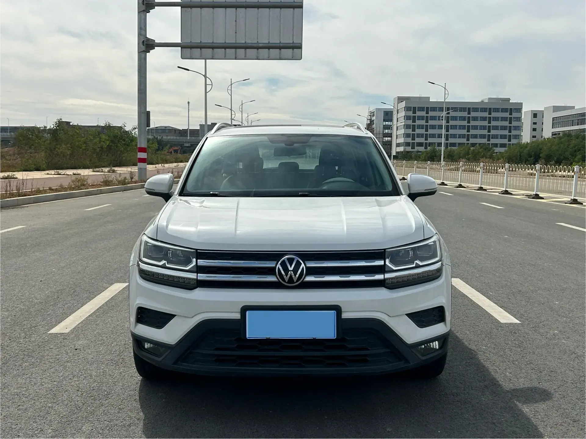 2019 VOLKSWAGEN THARU thumbnail 2
