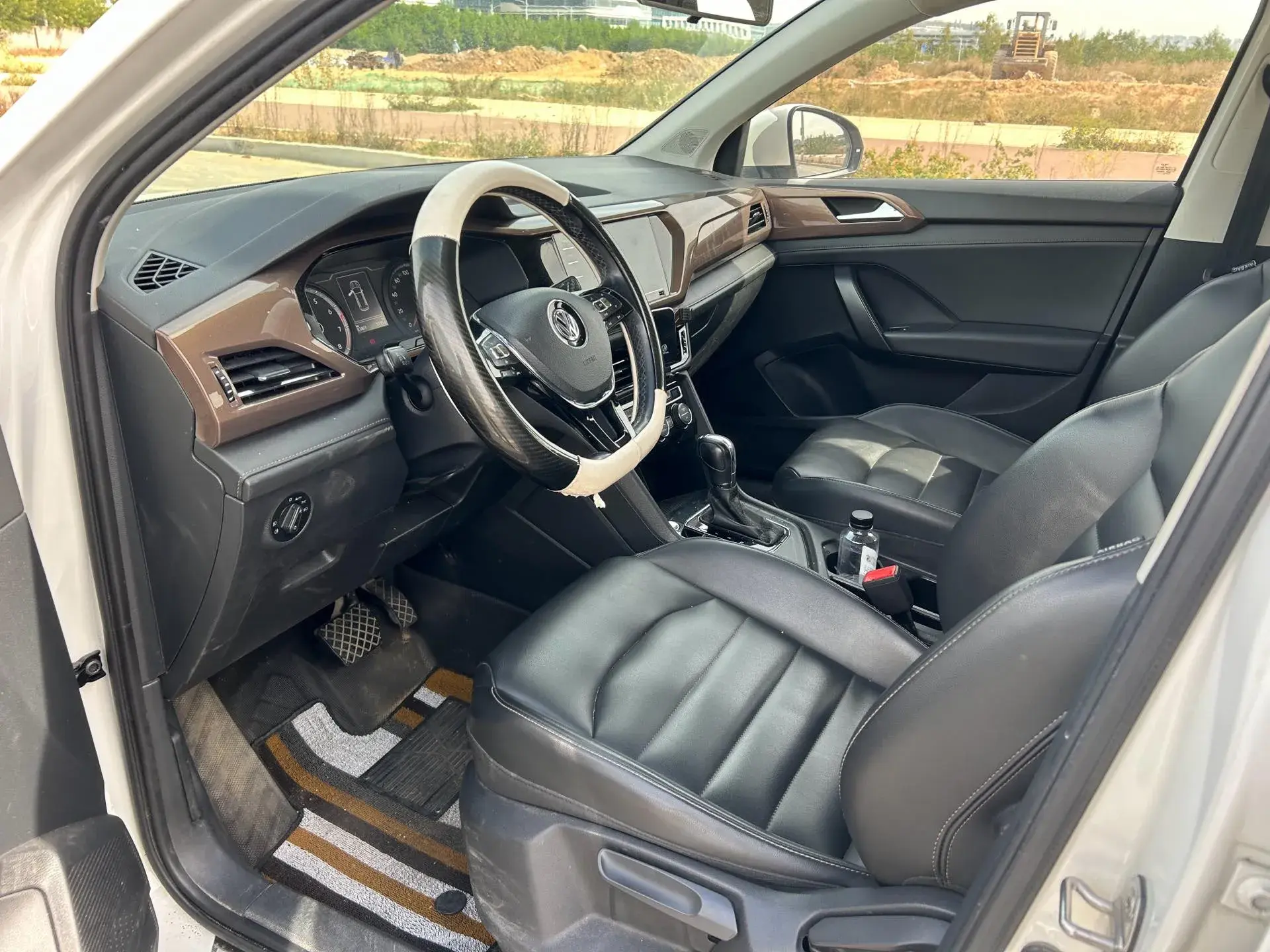 2019 VOLKSWAGEN THARU thumbnail 4