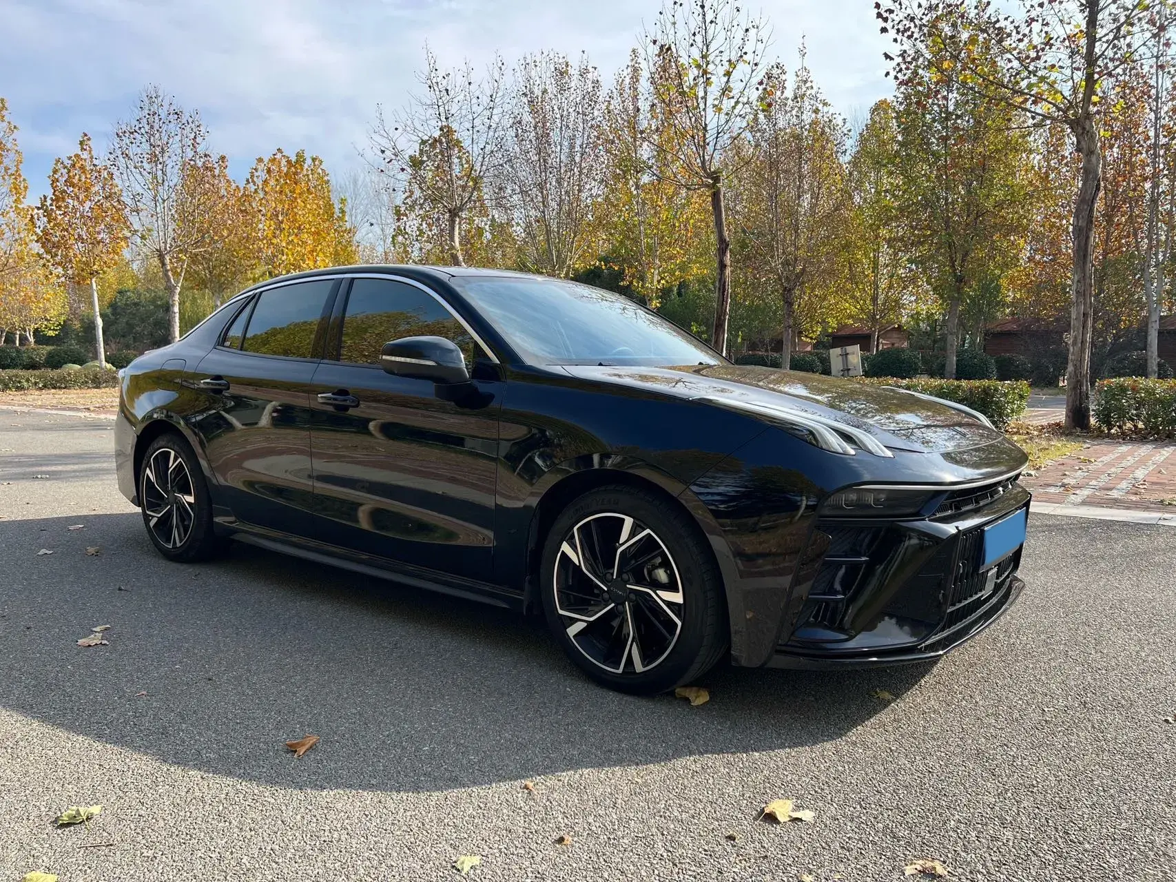 2023 LYNK&CO 03 thumbnail 3