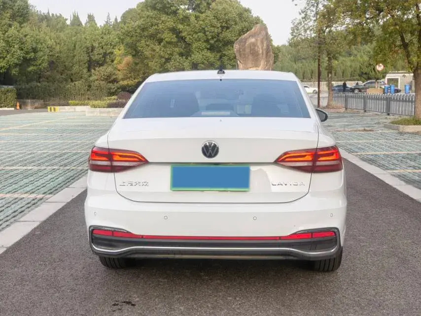 2024 VOLKSWAGEN LAVIDA thumbnail 4