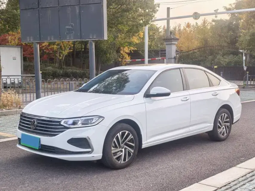 2024 VOLKSWAGEN LAVIDA view 1