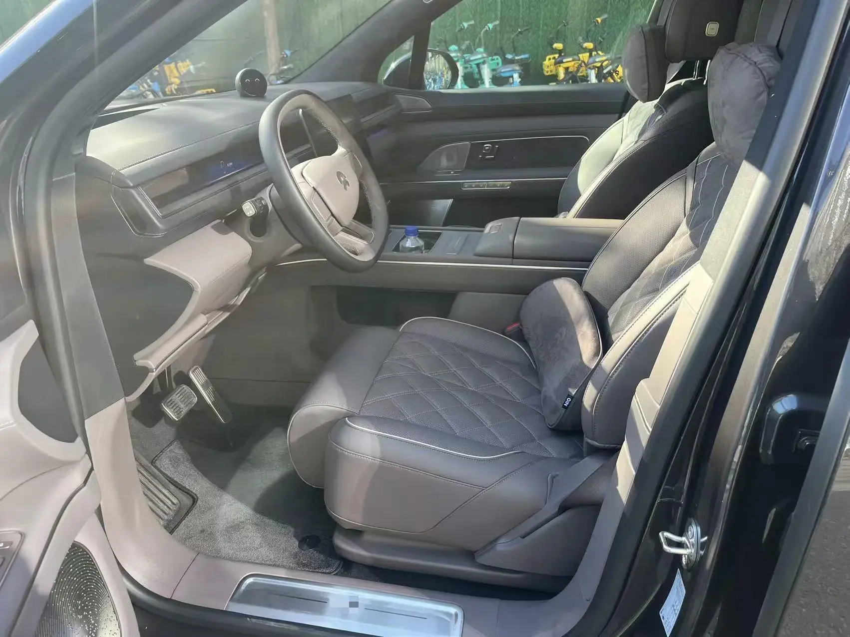 2023 NIO ES8 thumbnail 2