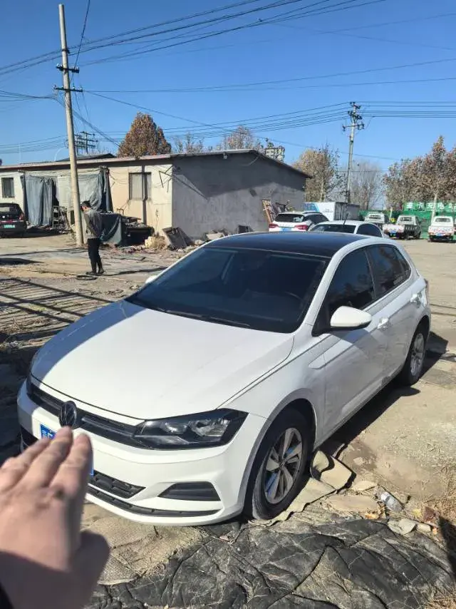 2021 VOLKSWAGEN POLO view 1