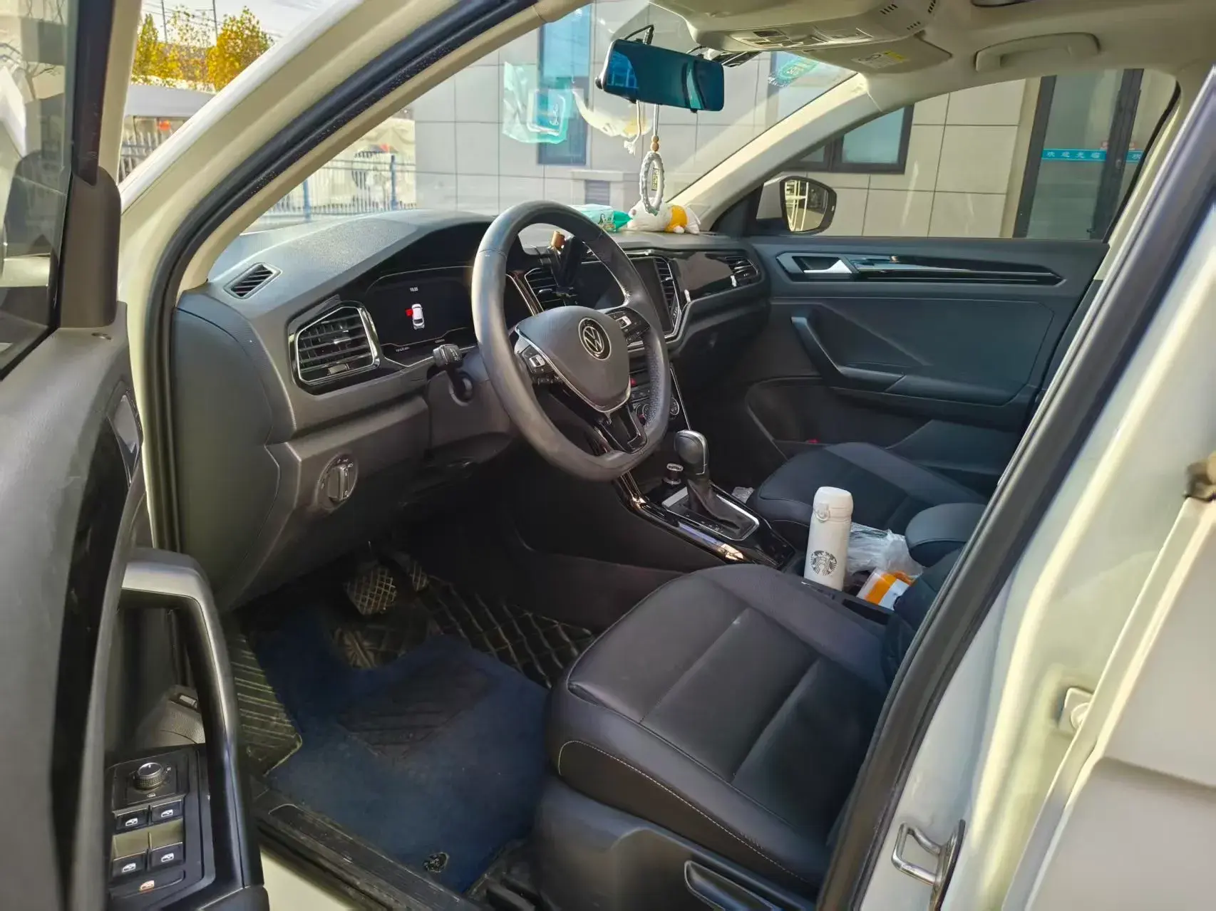 2021 VOLKSWAGEN T-ROC thumbnail 2