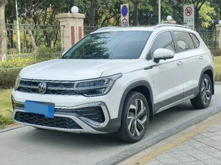 2025 VOLKSWAGEN THARU view 1