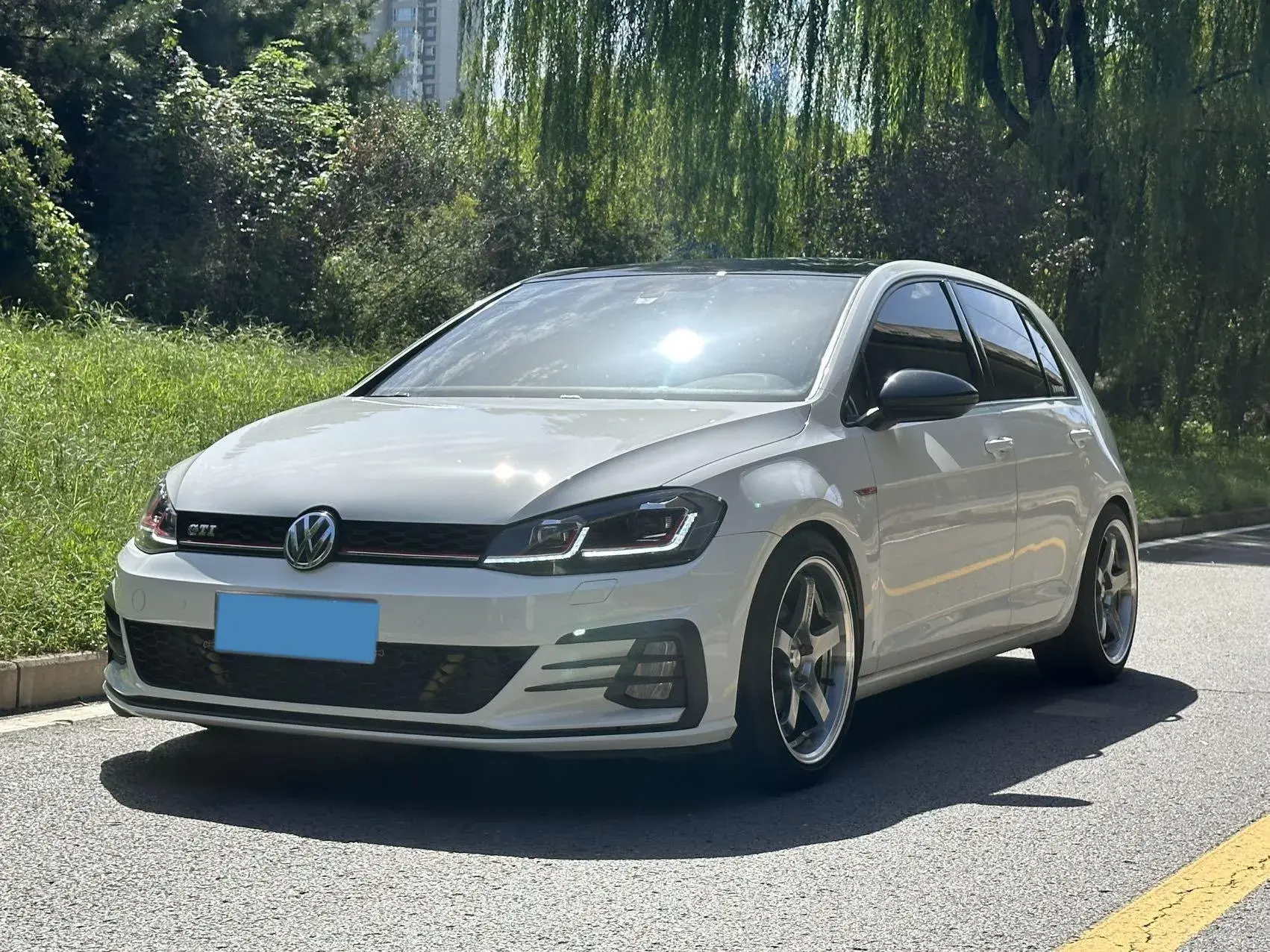 2019 VOLKSWAGEN GOLF view 1