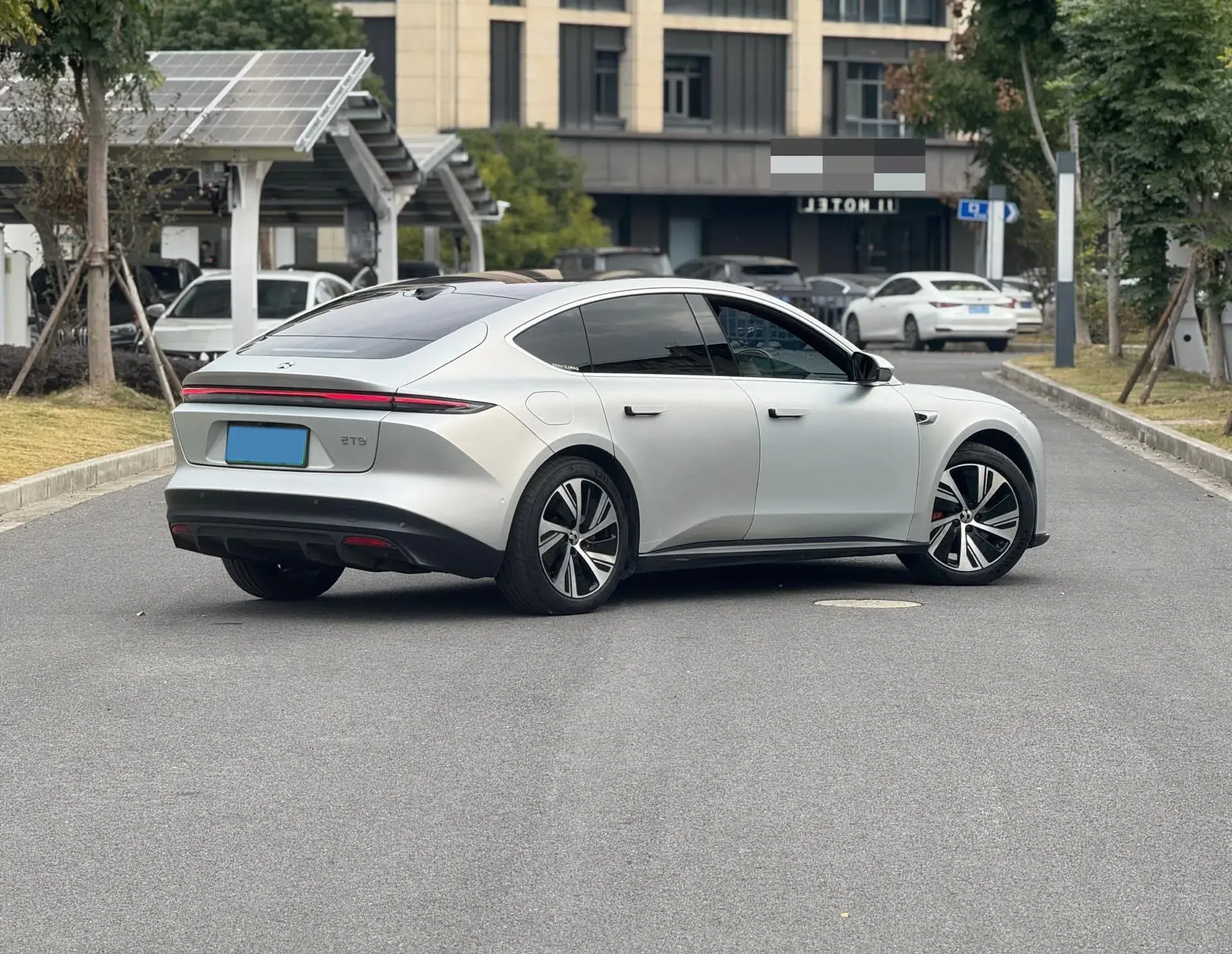 2022 NIO ET5 thumbnail 3