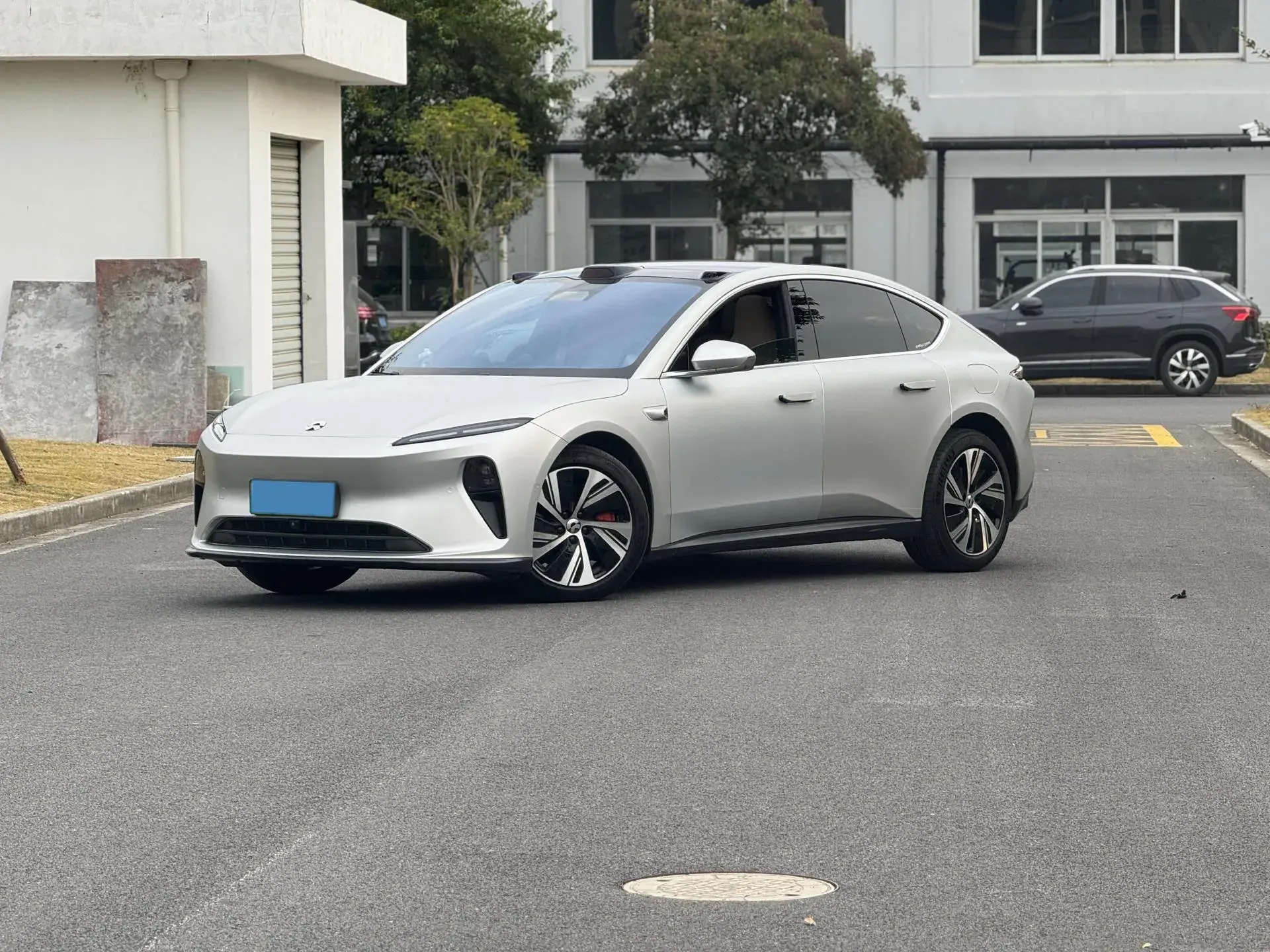 2022 NIO ET5 view 1