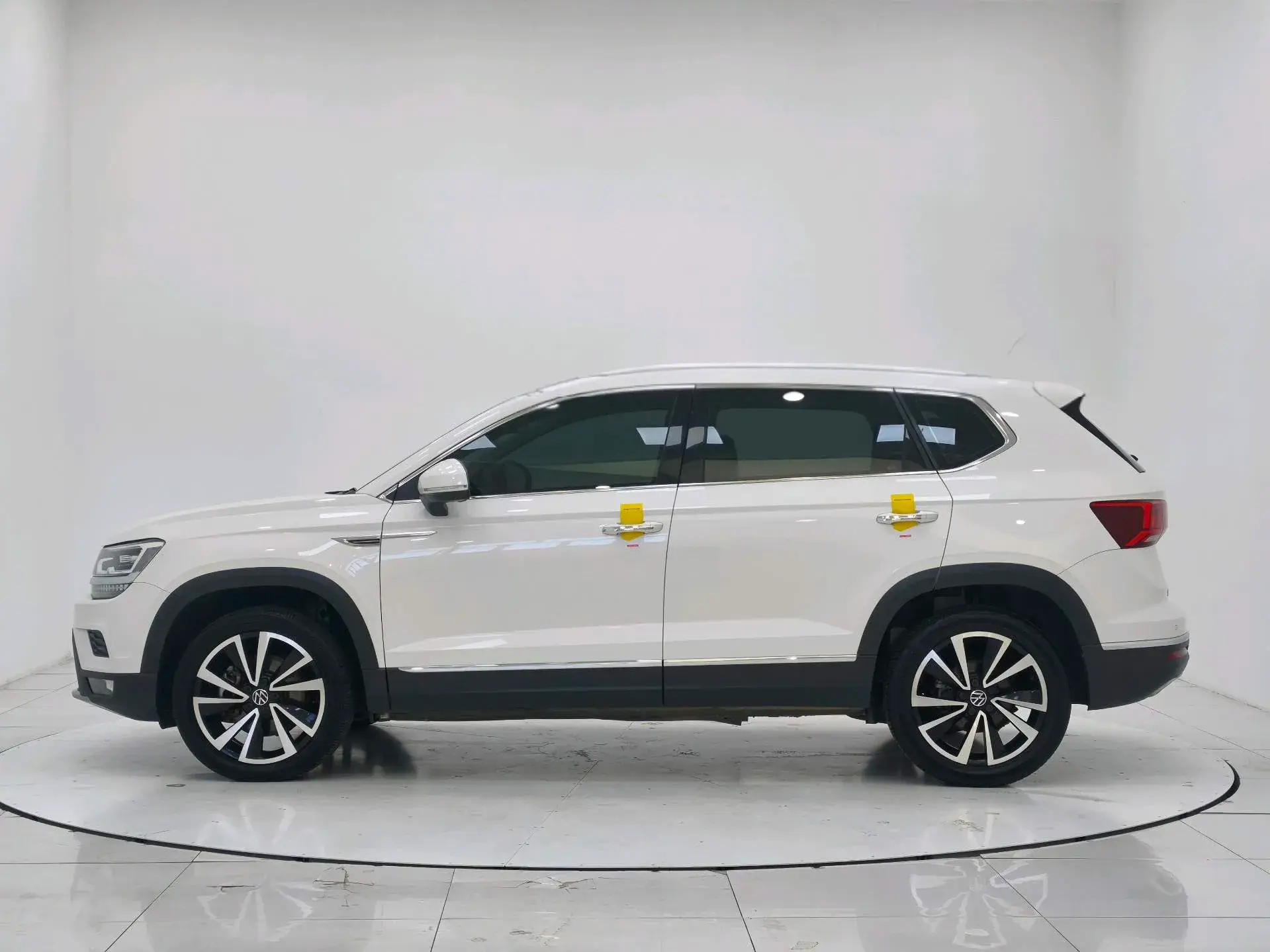 2021 VOLKSWAGEN THARU thumbnail 2