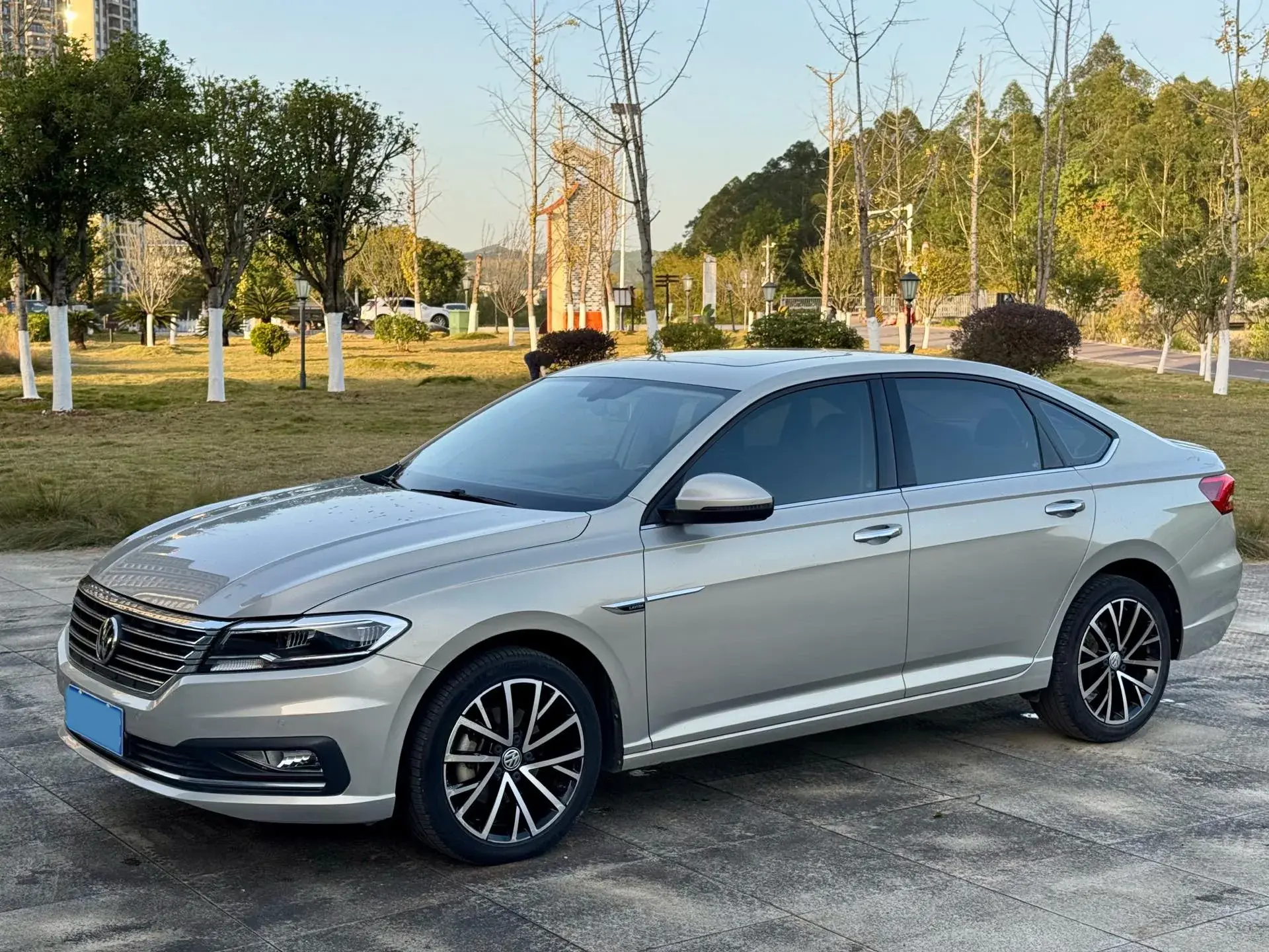 2019 VOLKSWAGEN LAVIDA view 1