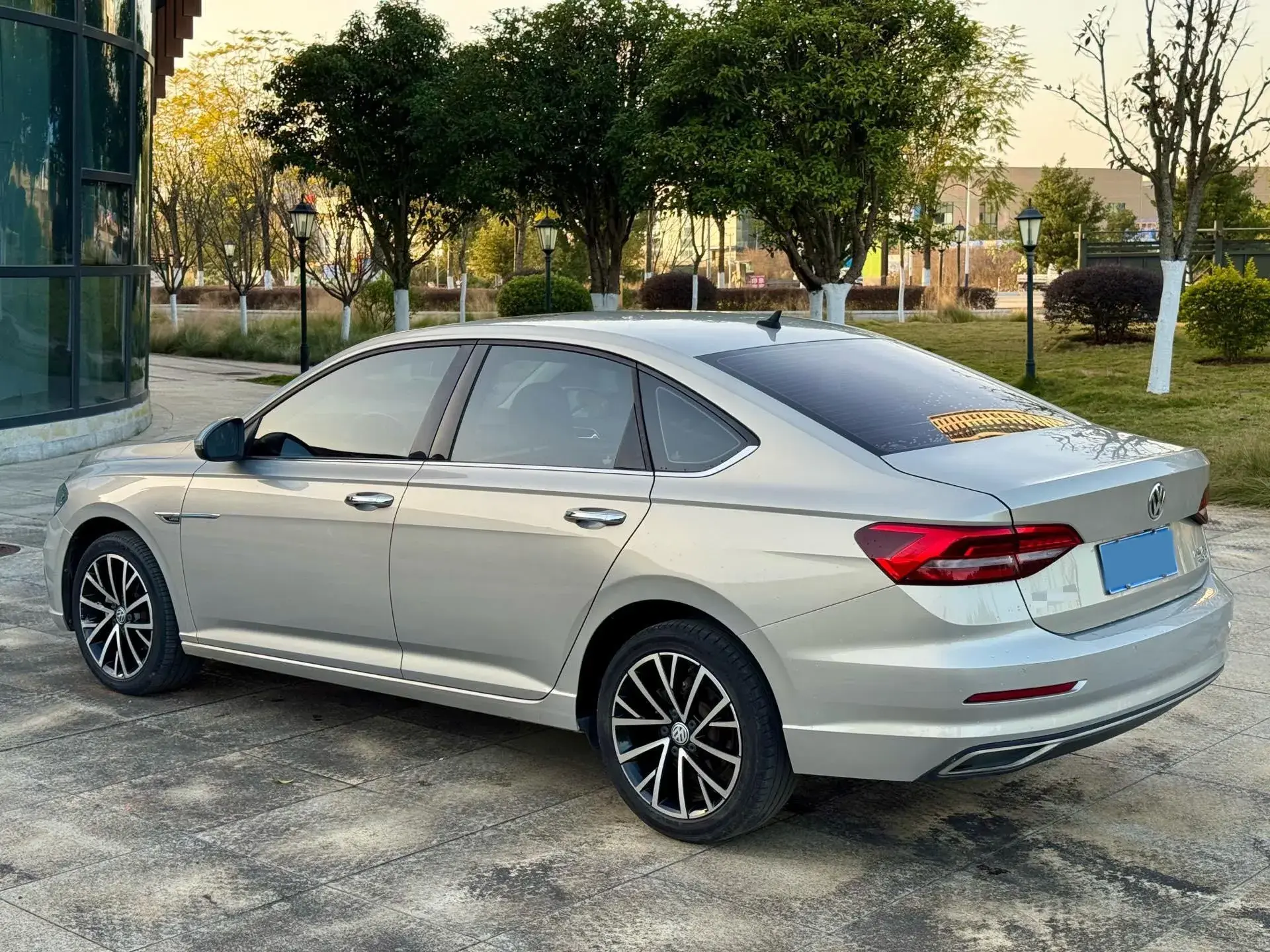 2019 VOLKSWAGEN LAVIDA thumbnail 4