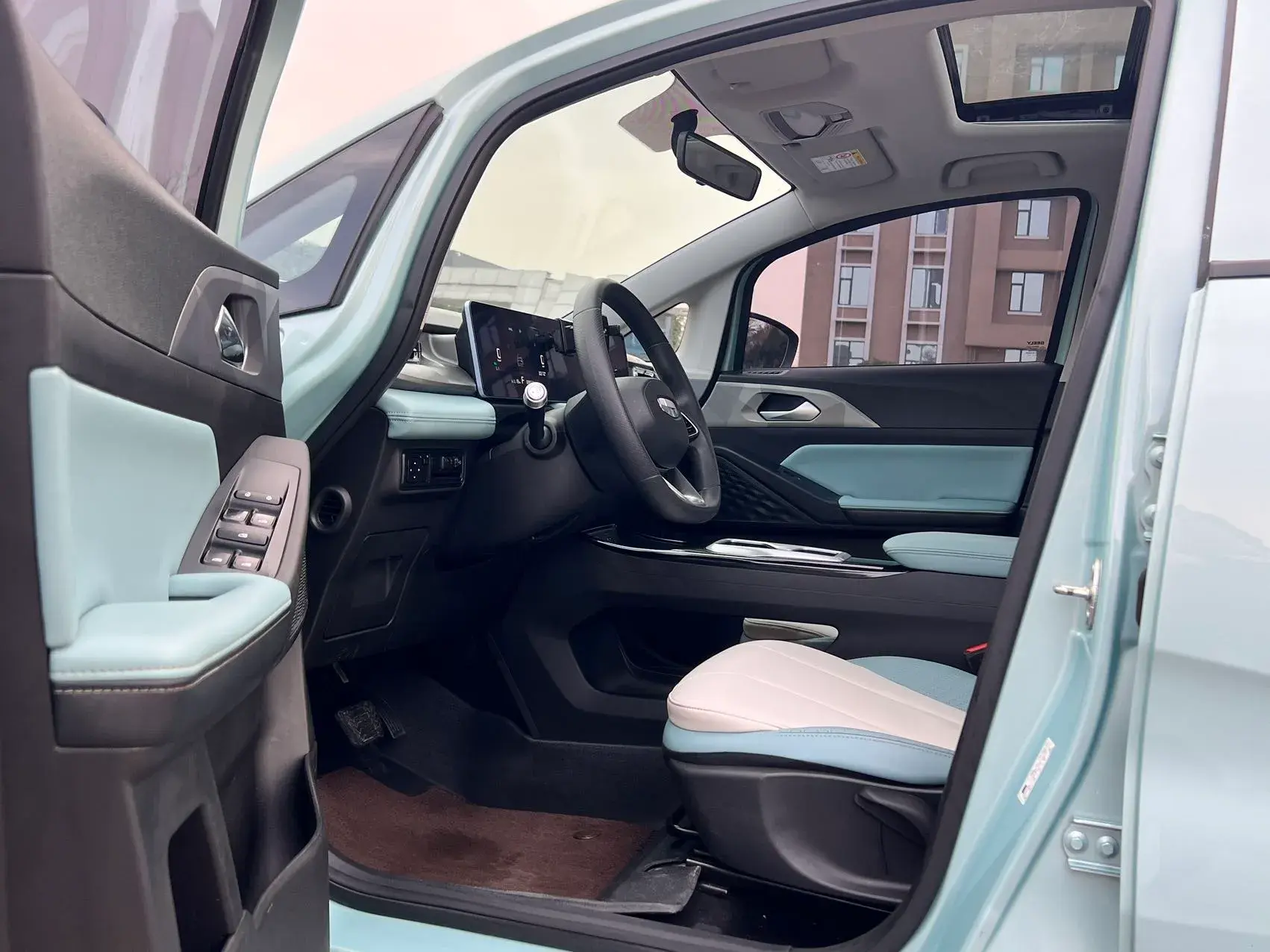 2024 GEOMETRY E thumbnail 4