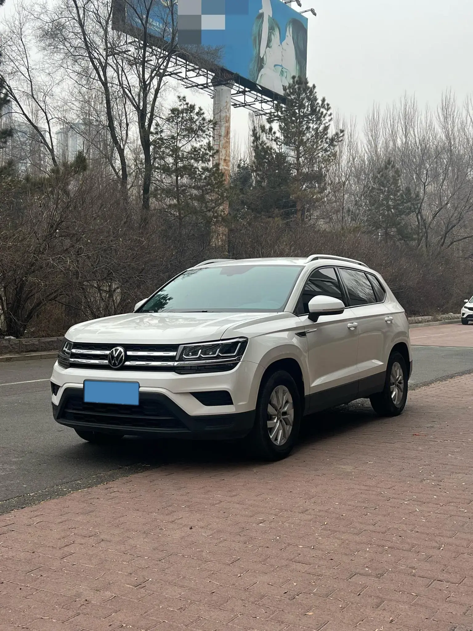 2022 VOLKSWAGEN THARU view 1