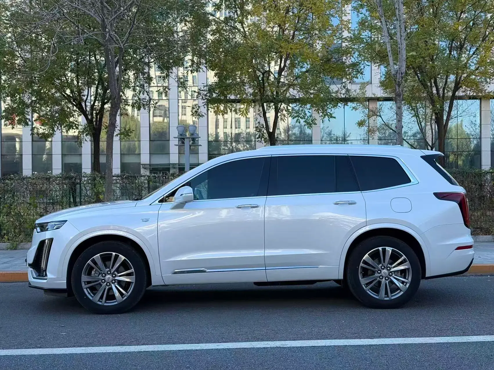 2021 CADILLAC XT6 thumbnail 4