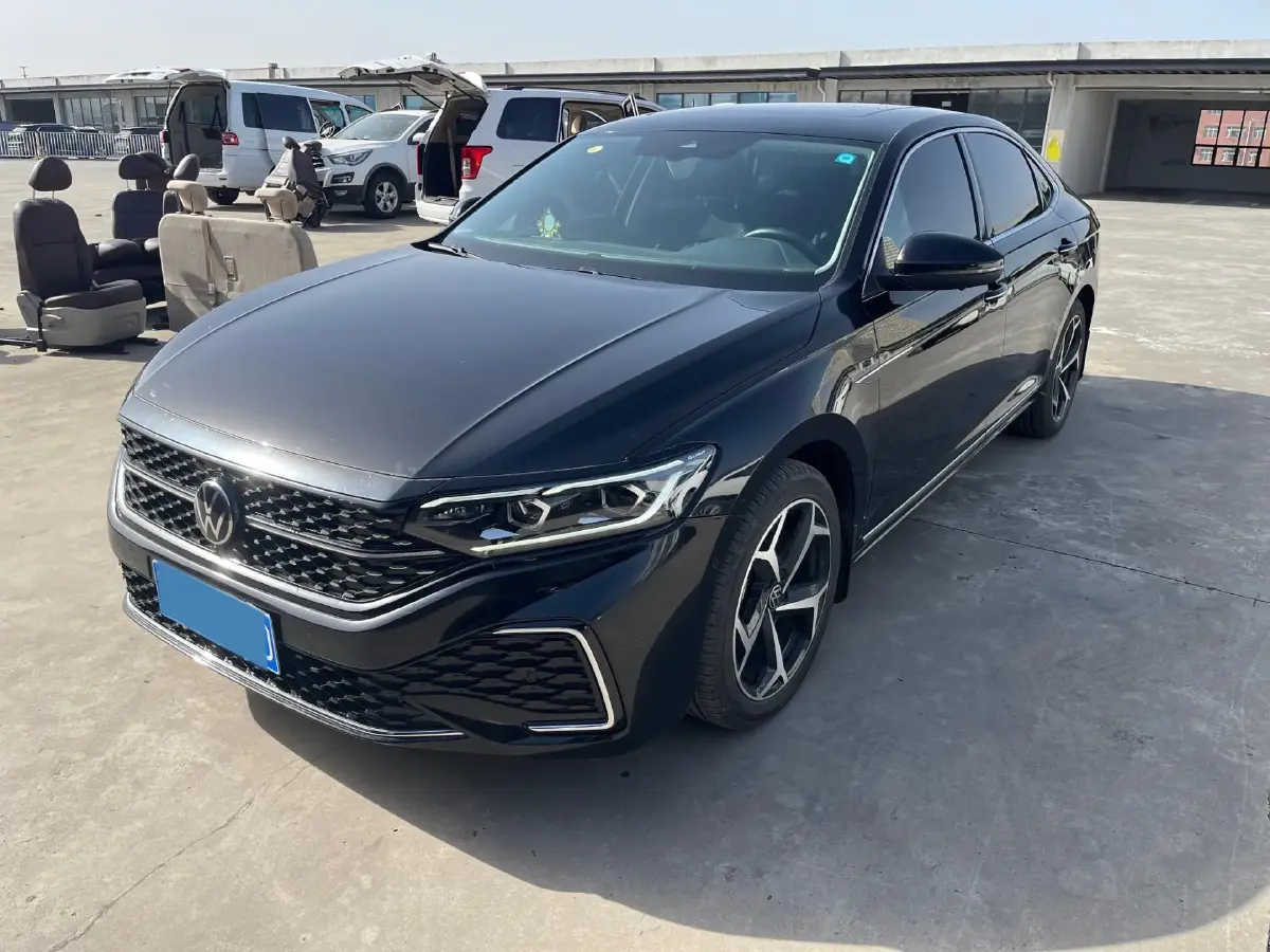 2022 Volkswagen Passat 2.0T 186HP L4 7DCT