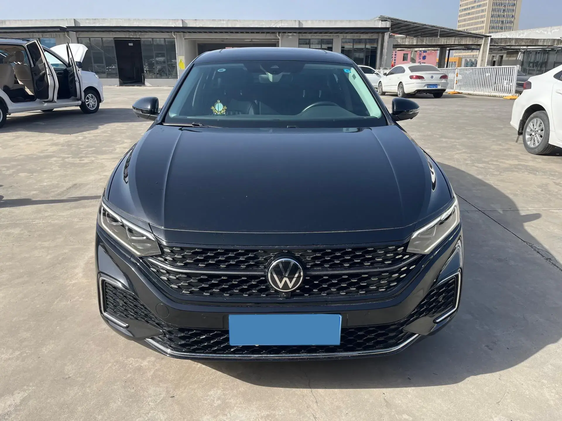 2022 VOLKSWAGEN PASSAT thumbnail 2