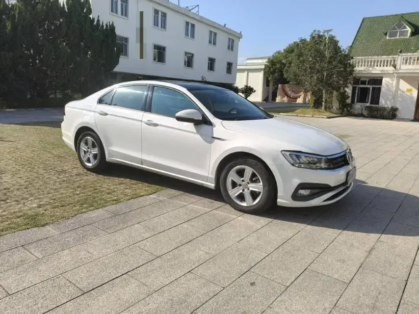 2021 VOLKSWAGEN LAMANDO thumbnail 3