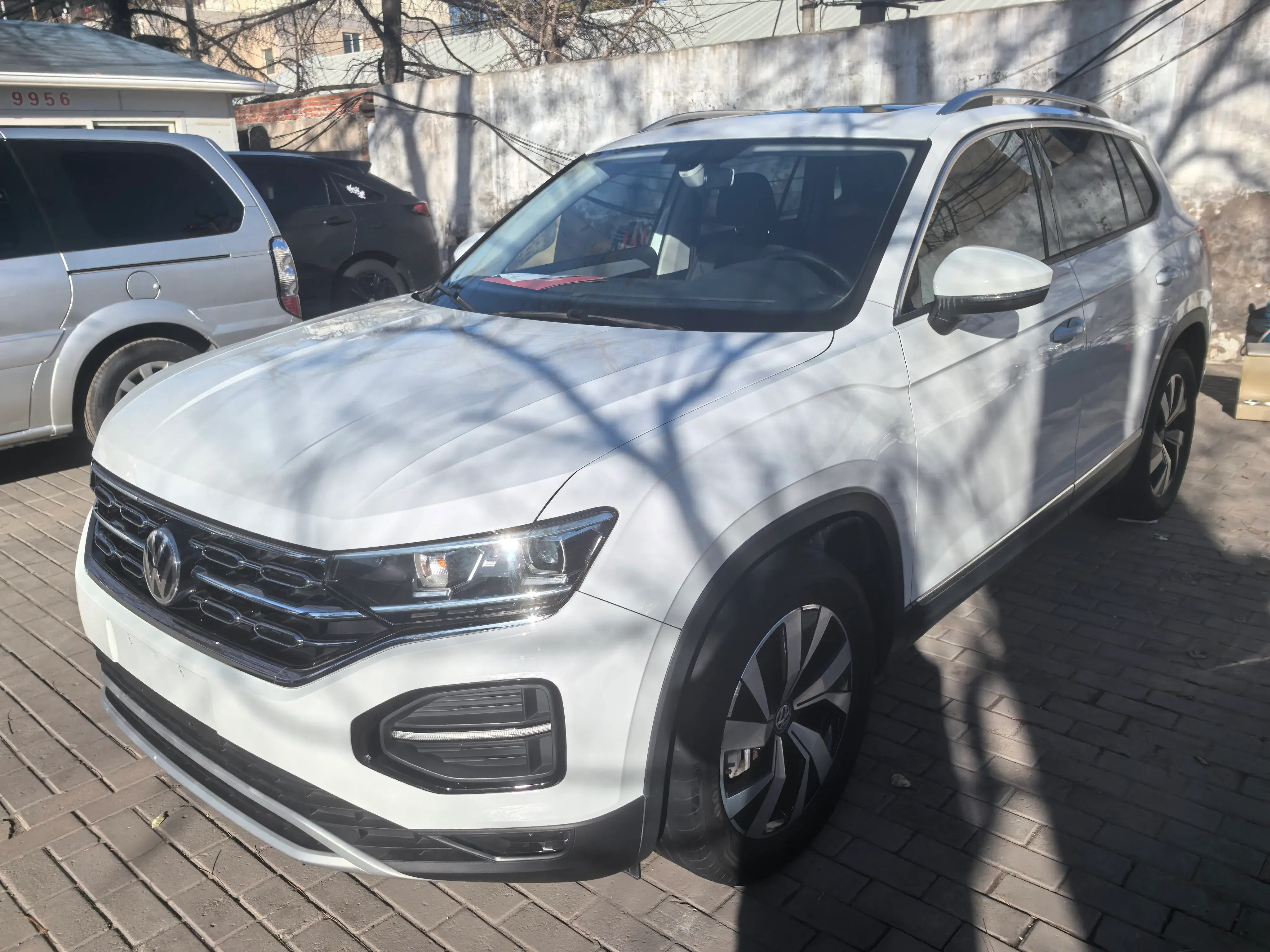 2019 VOLKSWAGEN TAYRON view 1