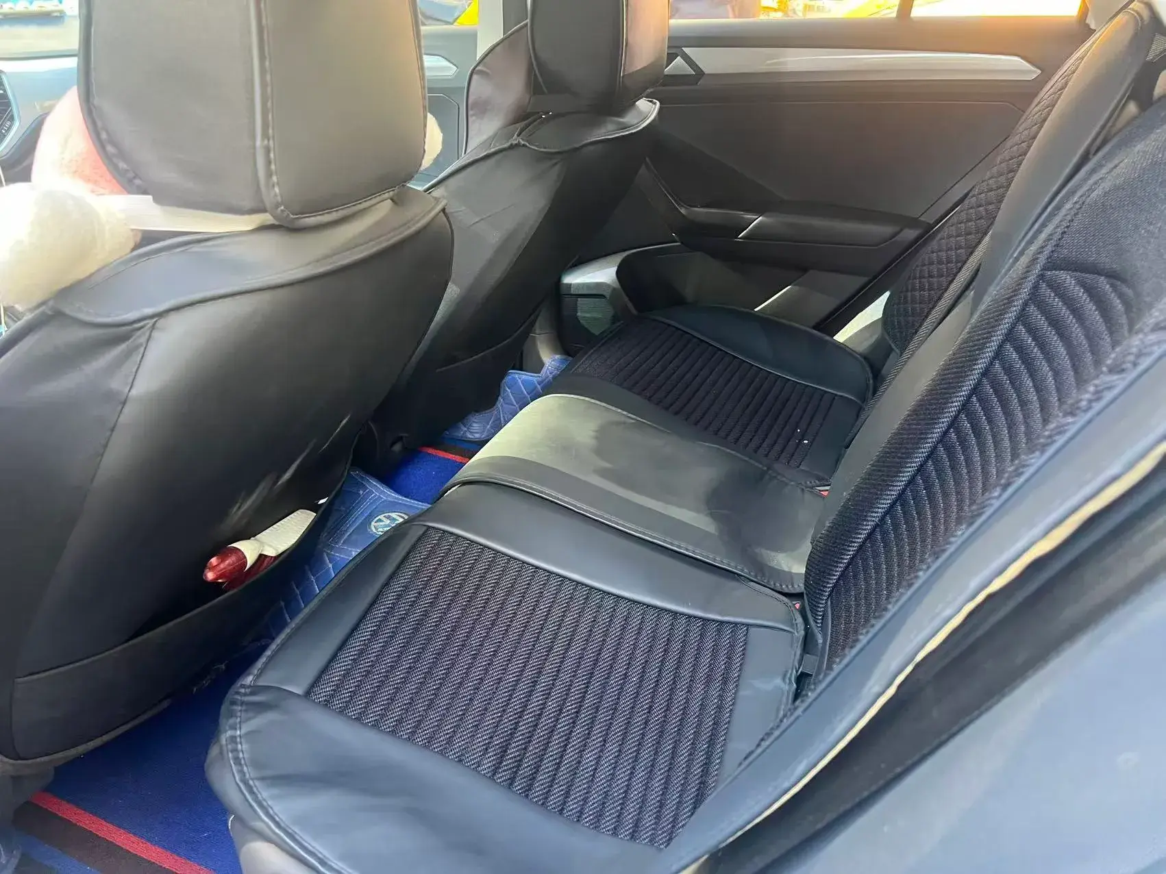 2022 VOLKSWAGEN T-ROC thumbnail 3