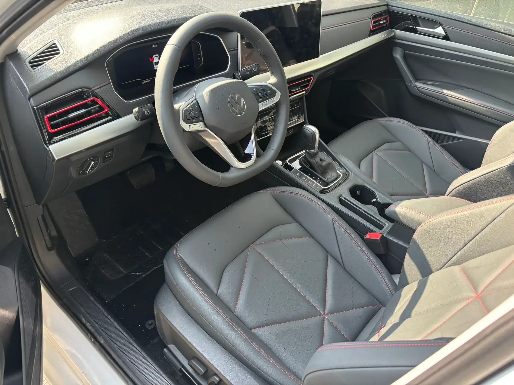 2024 VOLKSWAGEN LAVIDA thumbnail 2