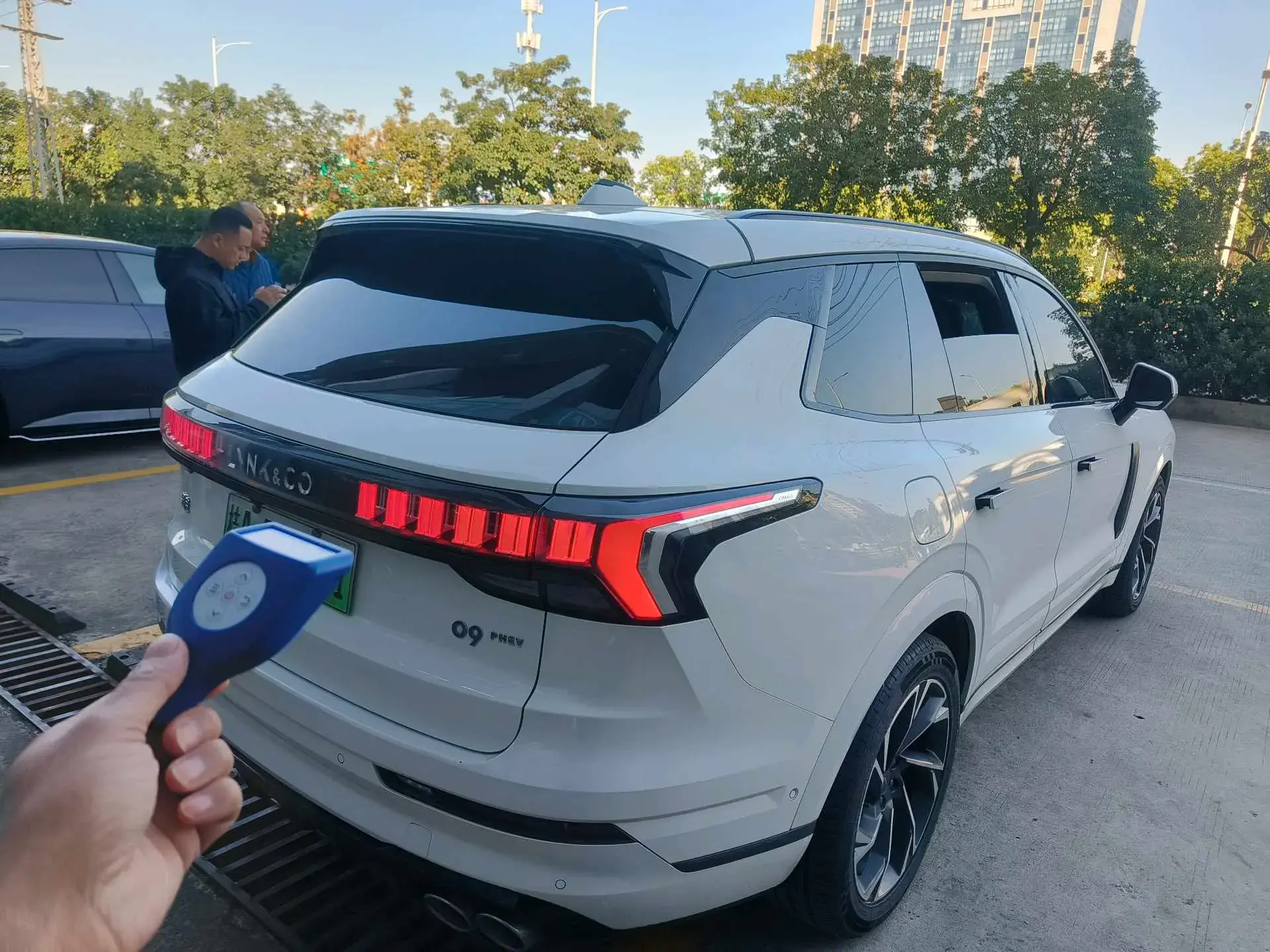 2021 LYNK&CO 09 thumbnail 2