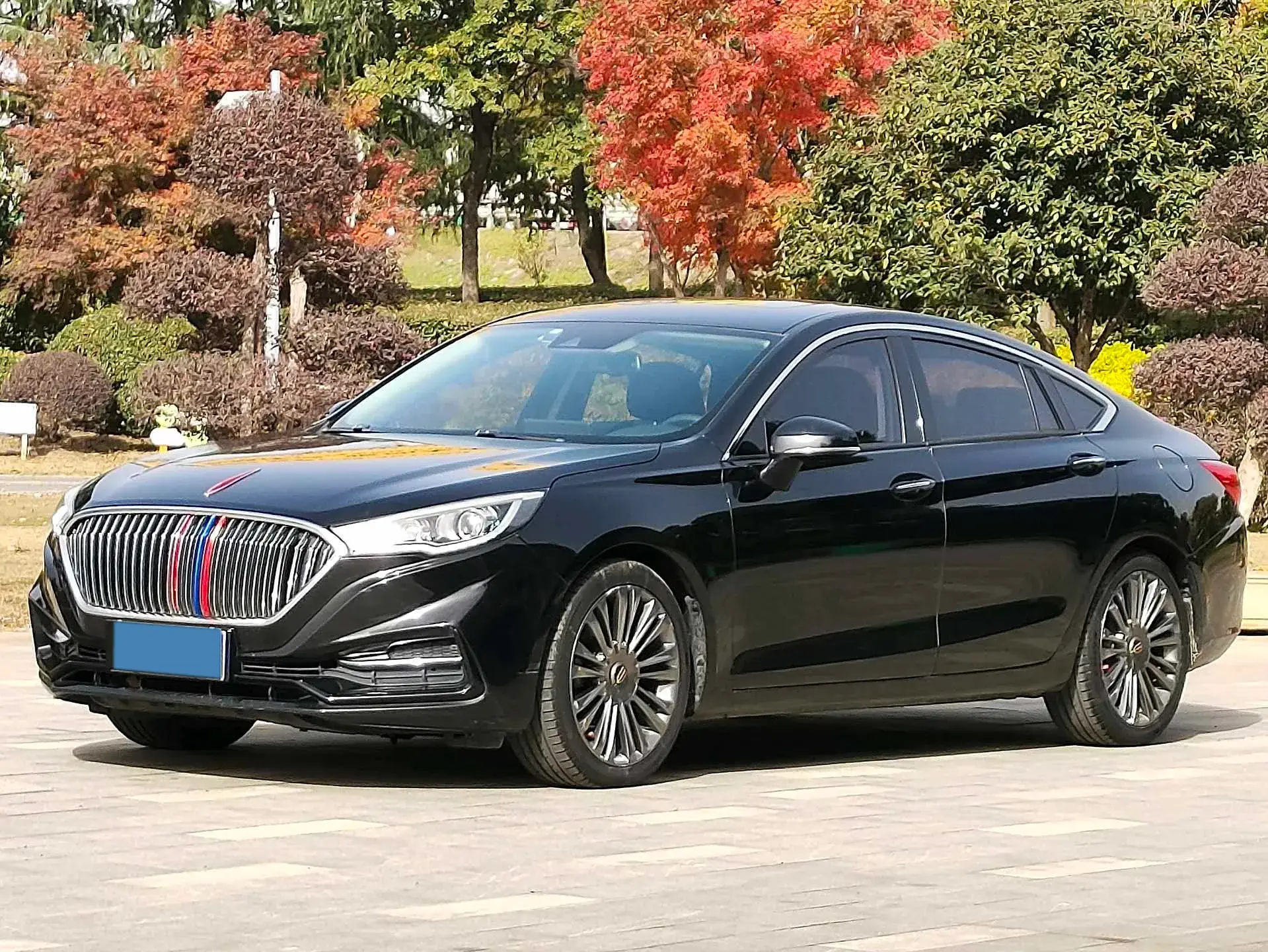 2019 HONGQI H5 view 1
