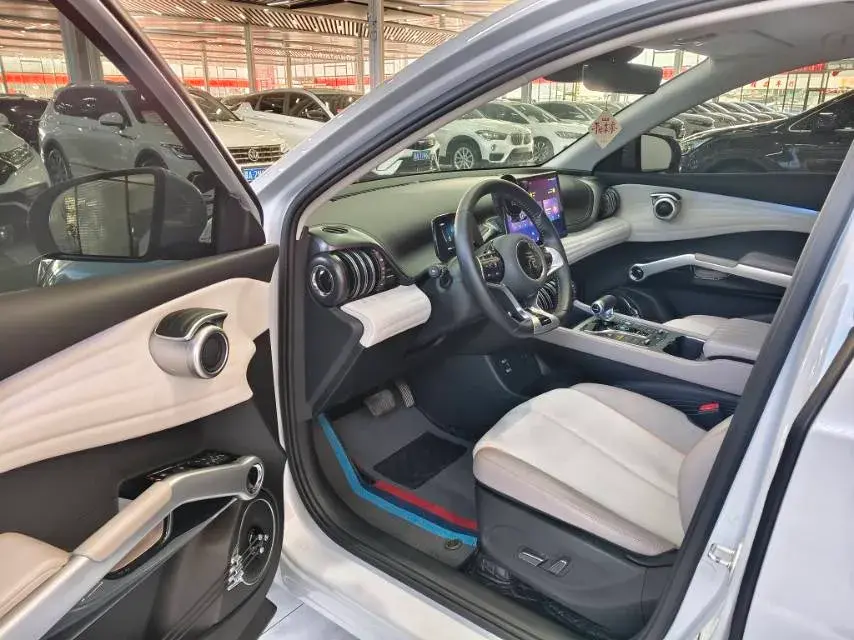 2024 BYD YUAN thumbnail 4