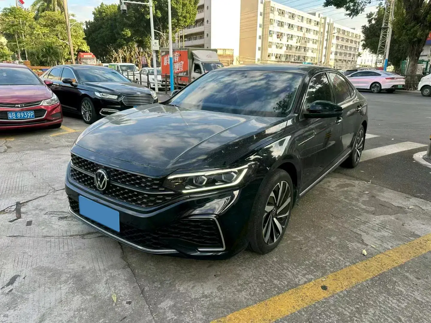 2022 VOLKSWAGEN PASSAT view 1