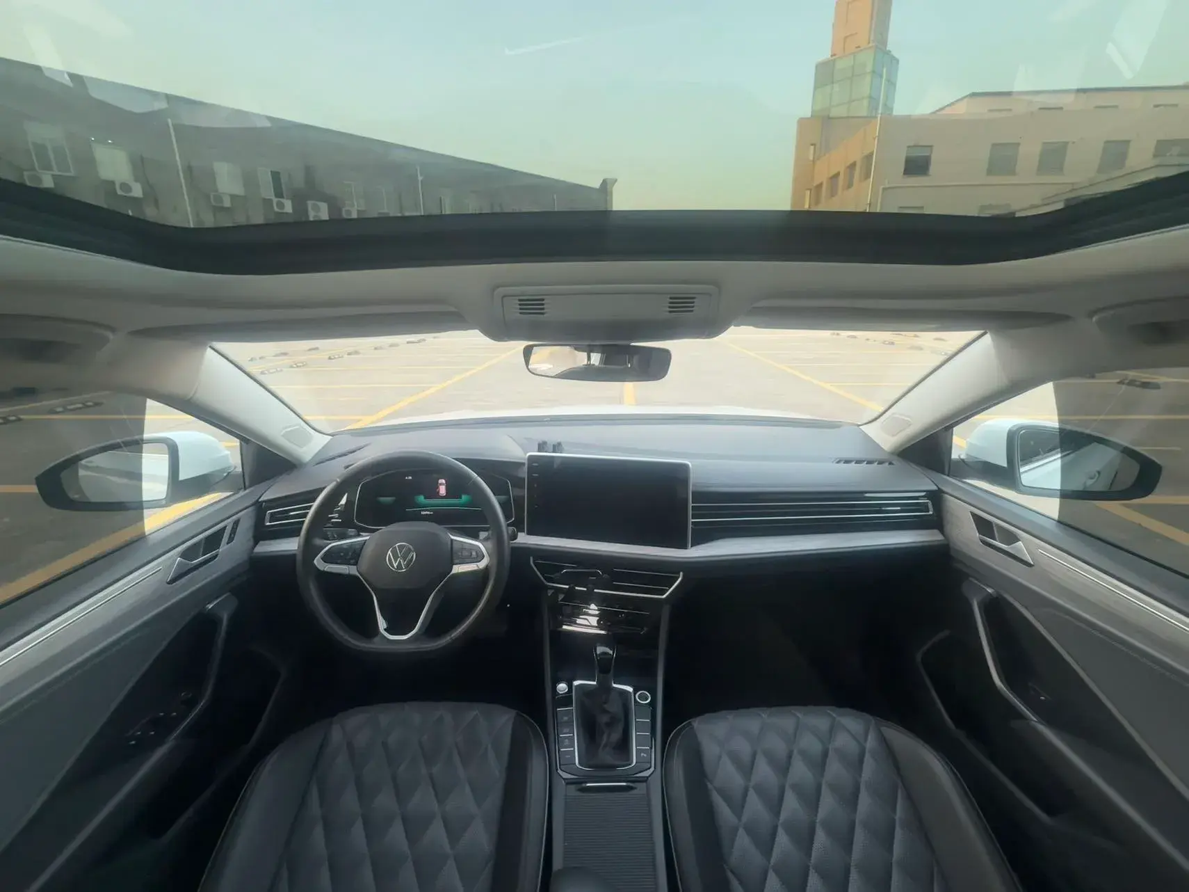 2022 VOLKSWAGEN SAGITAR thumbnail 4