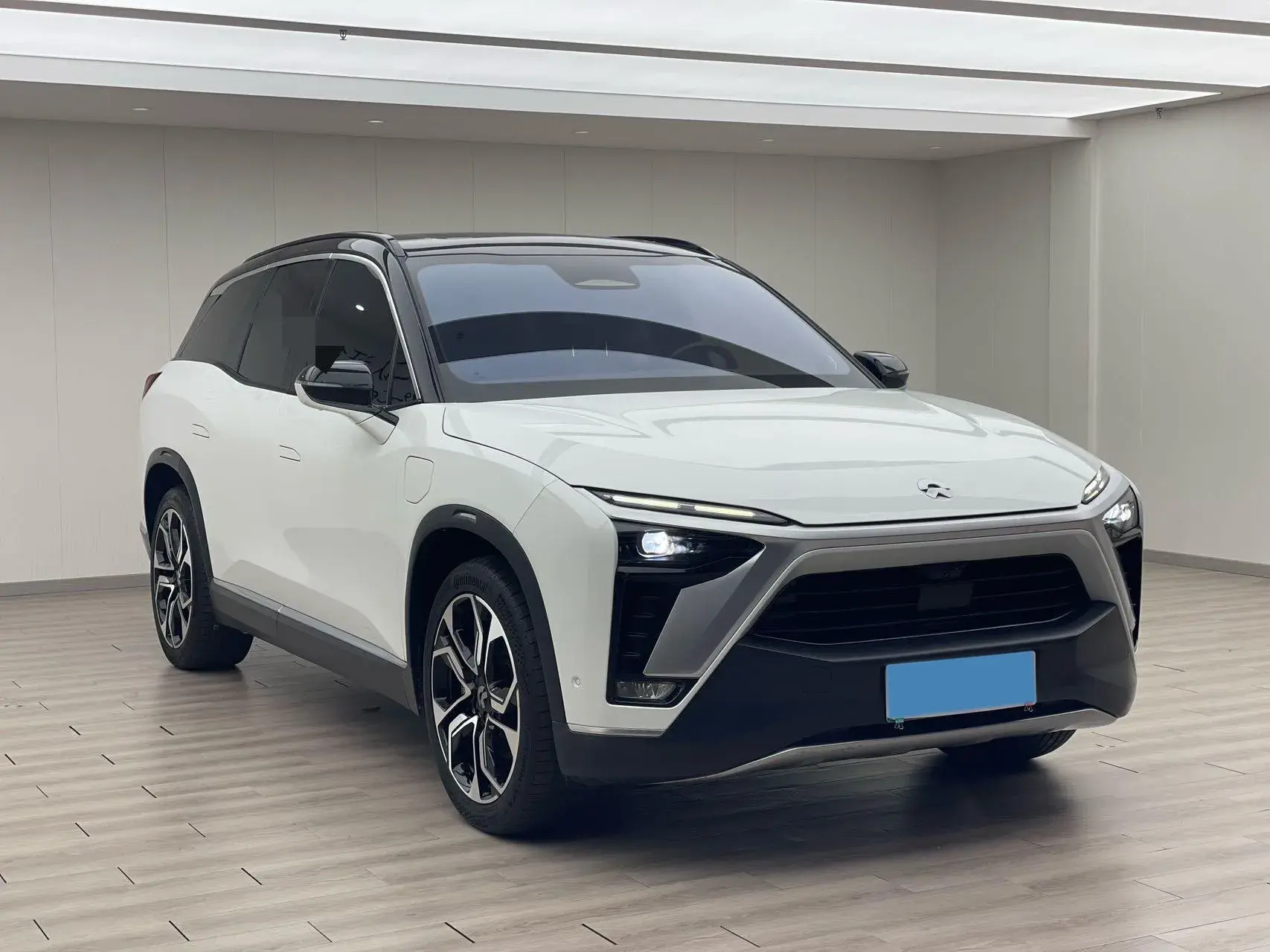 2020 NIO ES8 thumbnail 3