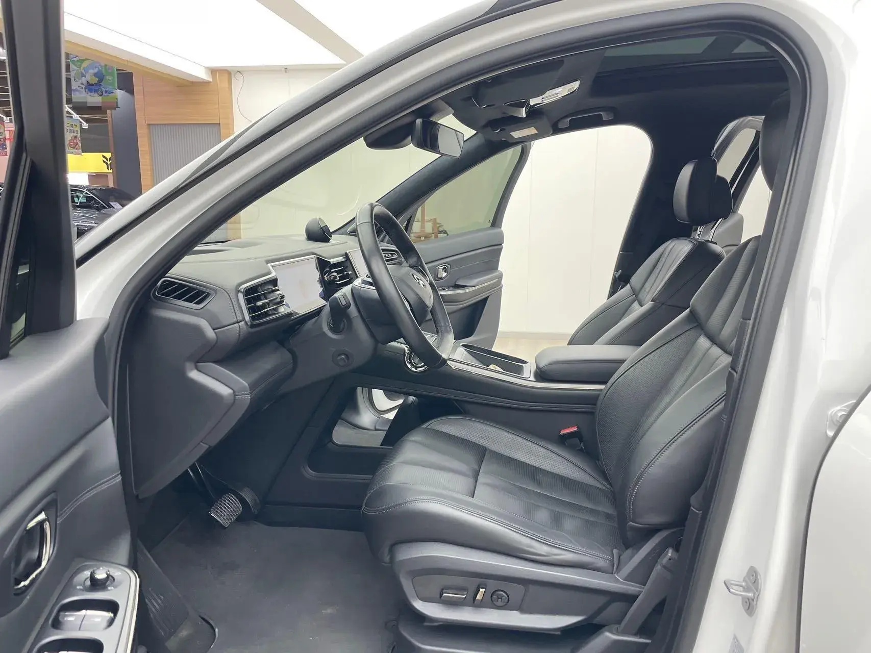 2020 NIO ES8 thumbnail 4