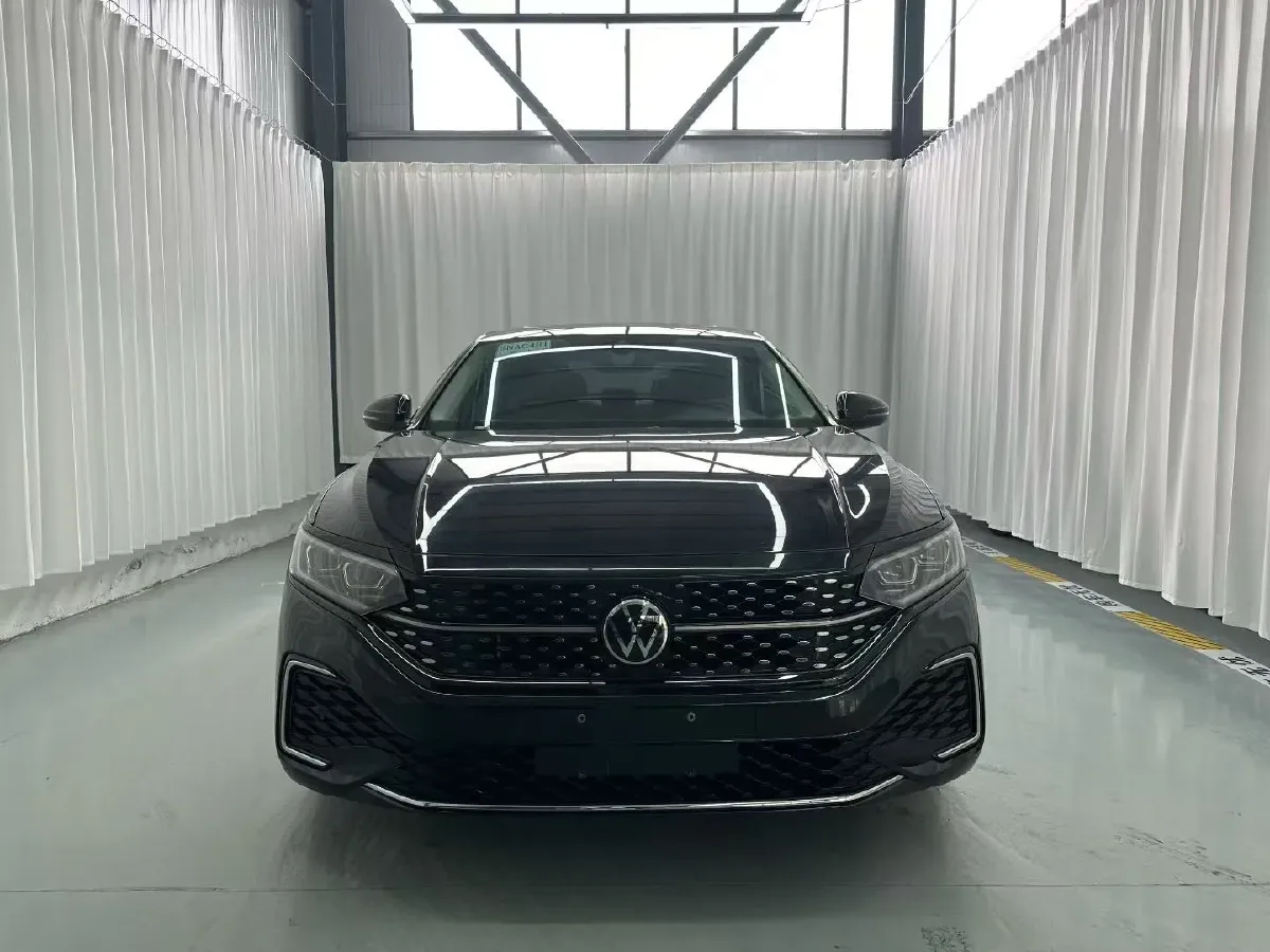 2022 Volkswagen Passat 2.0T 186HP L4 7DCT,autocango,china used car exporter,china ev exporter,chinese used car exporter,chinese used ev exporter