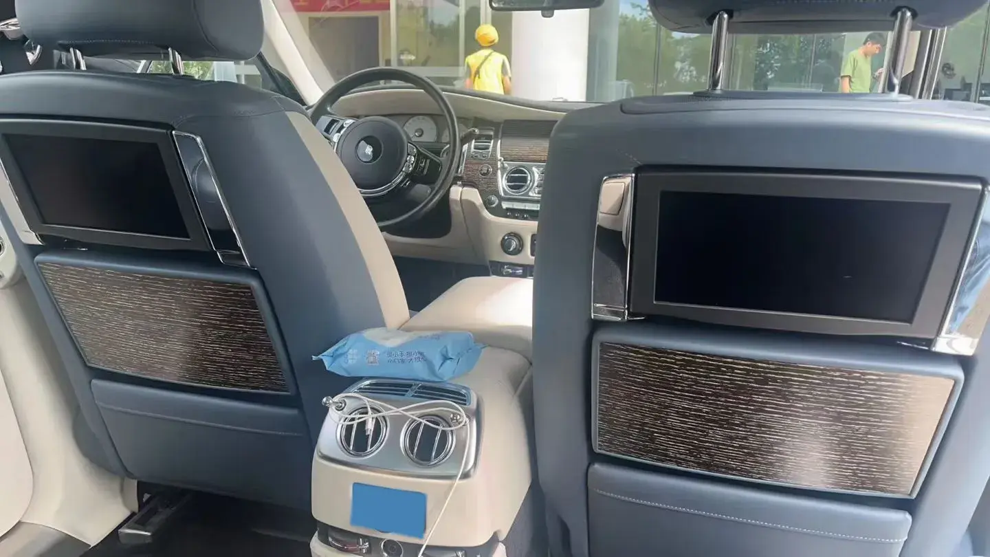 2015 ROLLS-ROYCE GHOST thumbnail 2