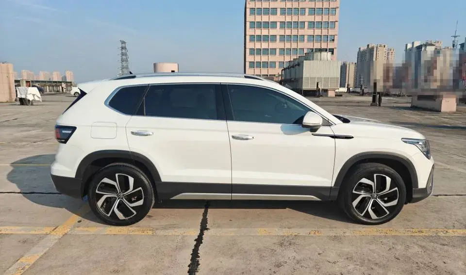 2023 VOLKSWAGEN THARU thumbnail 3