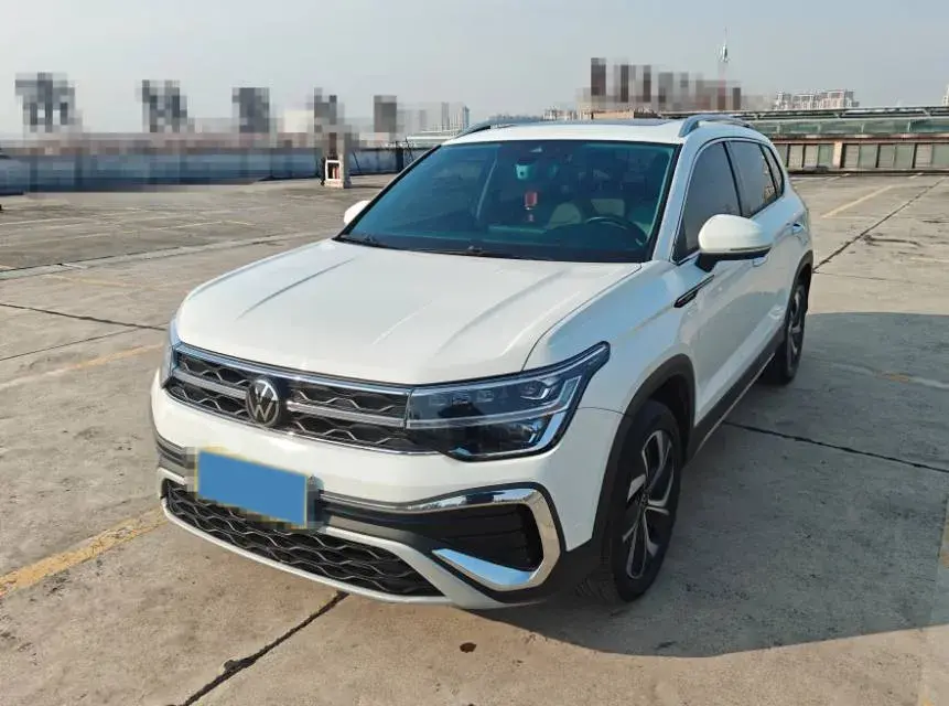 2023 VOLKSWAGEN THARU view 1