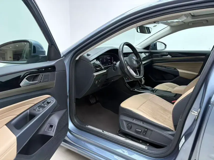 2023 VOLKSWAGEN PASSAT thumbnail 4