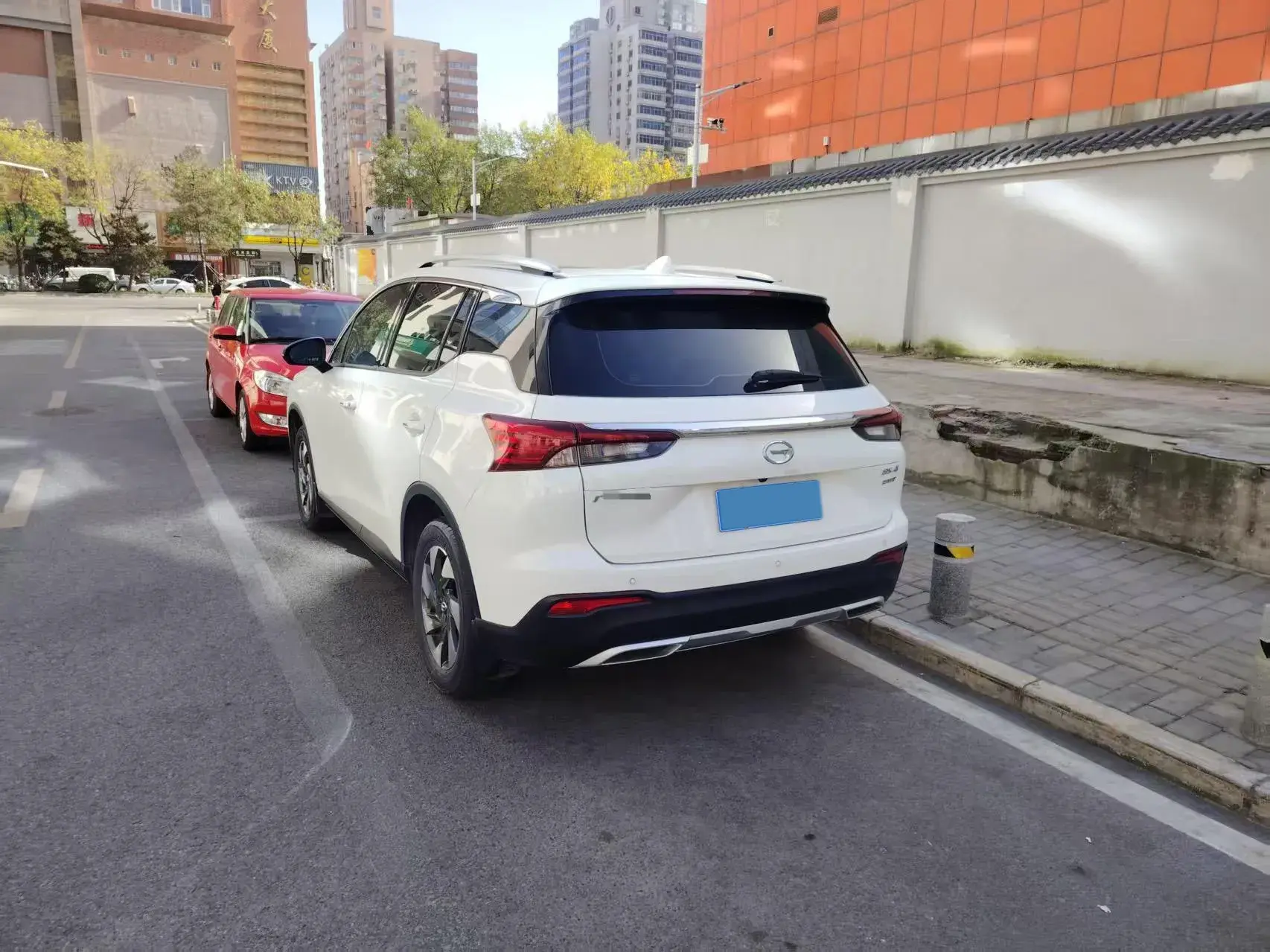 2019 GAC TRUMPCHI thumbnail 4