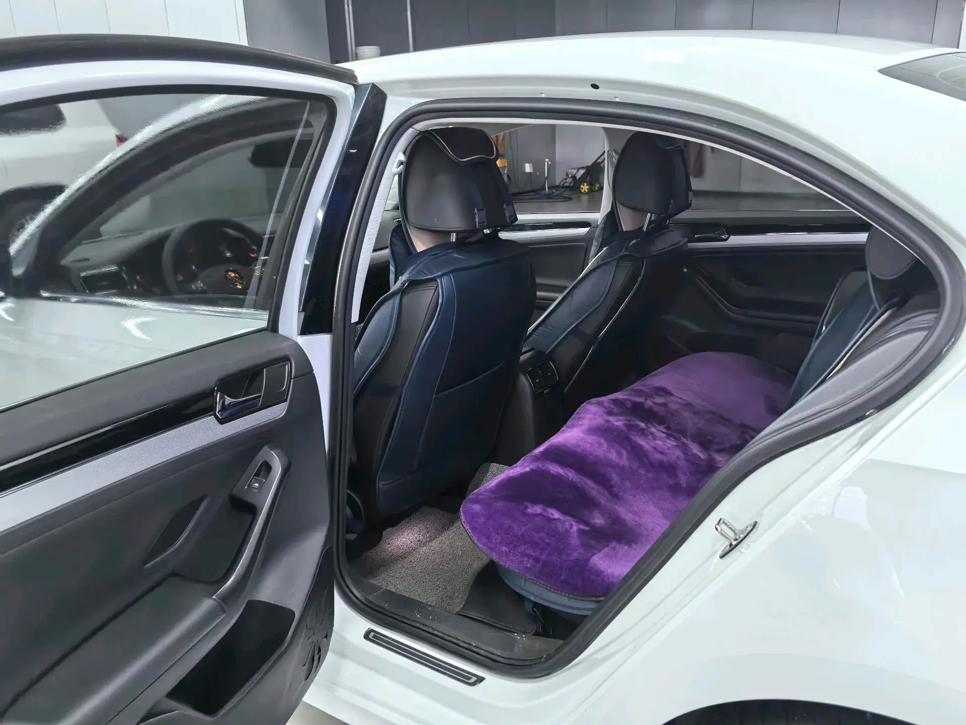 2018 VOLKSWAGEN SAGITAR thumbnail 4