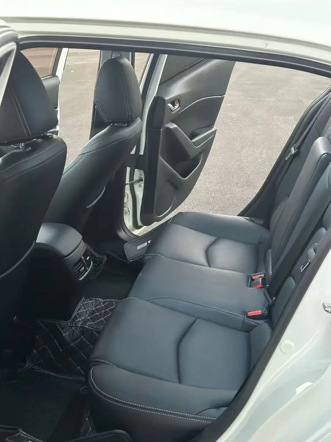 2017 MAZDA 3 thumbnail 4