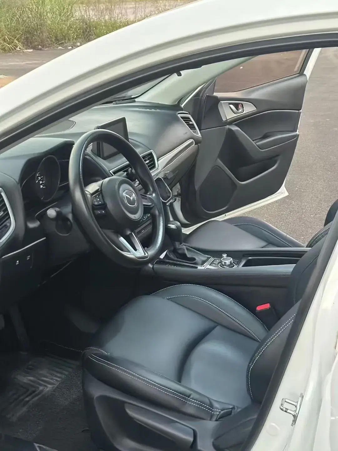 2017 MAZDA 3 thumbnail 3