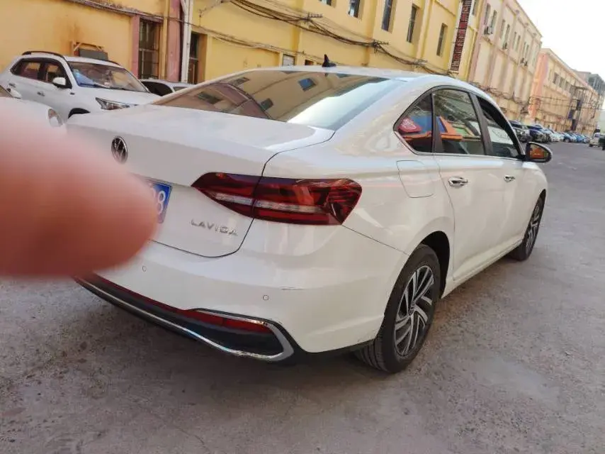 2023 VOLKSWAGEN LAVIDA thumbnail 4