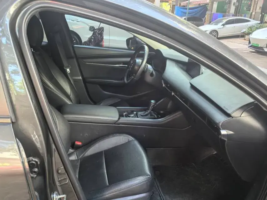 2023 MAZDA 3 thumbnail 4