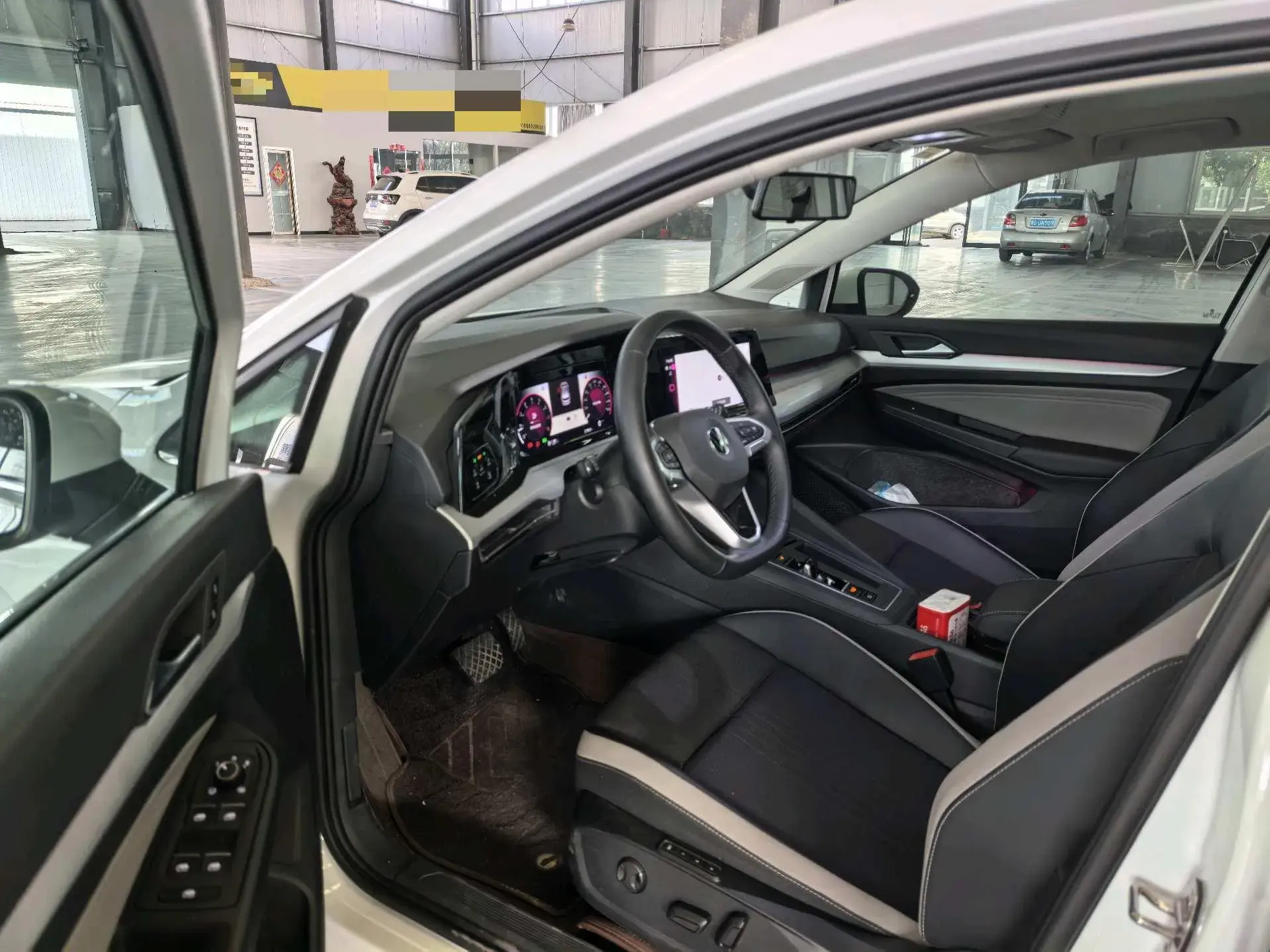 2024 VOLKSWAGEN GOLF thumbnail 3