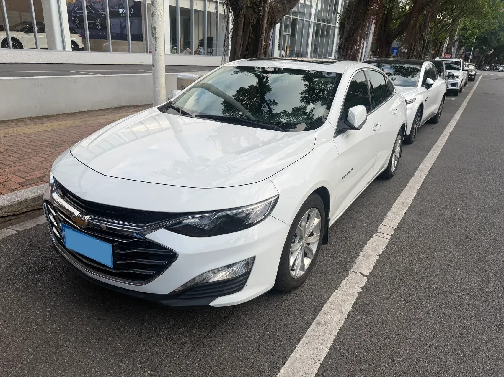 2019 CHEVROLET MALIBU view 1