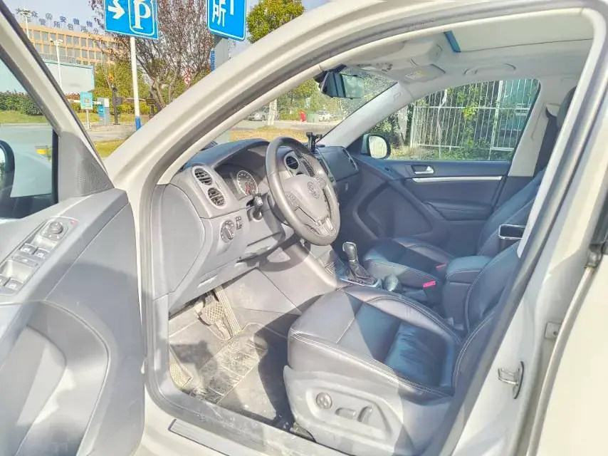 2016 VOLKSWAGEN TIGUAN thumbnail 2