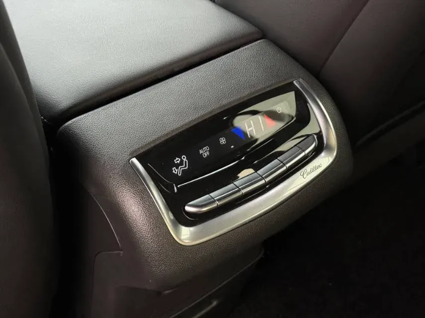 2022 Cadillac XT6 2.0T 237HP L4 9AT,autocango,china used car exporter,china ev exporter,chinese used car exporter,chinese used ev exporter