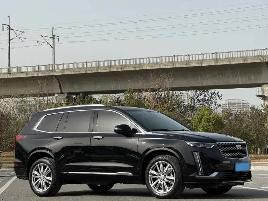 2022 CADILLAC XT6 thumbnail 3